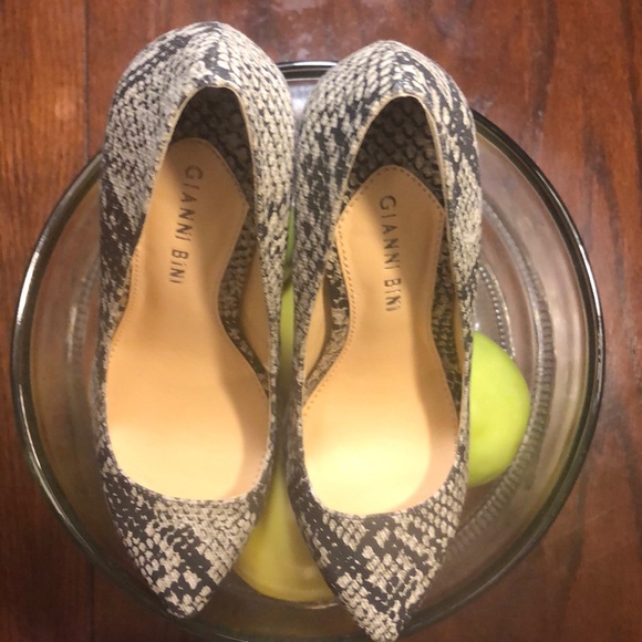 Gianni Bini Shoes - NWT Gianni Bini Pumps